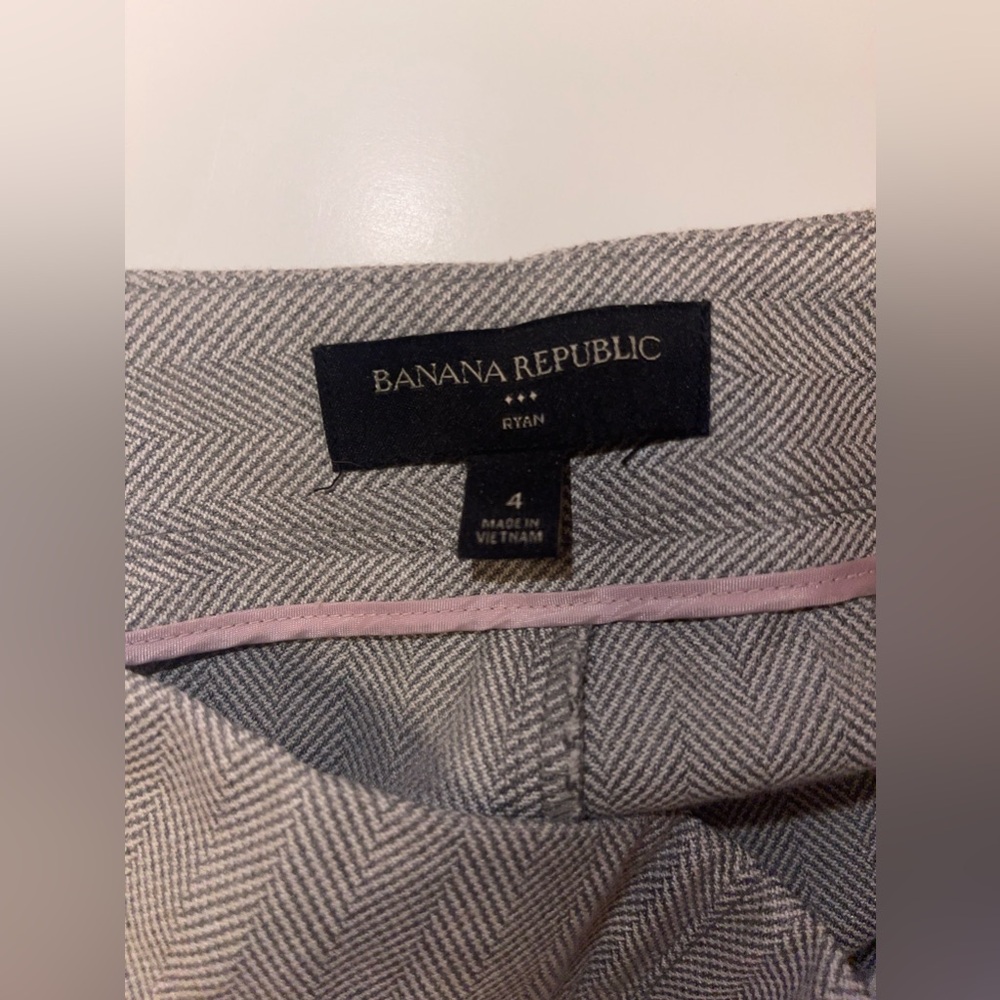 Banana Republic Ryan Straight Leg Slacks - Size 4 - Picture 2 of 3